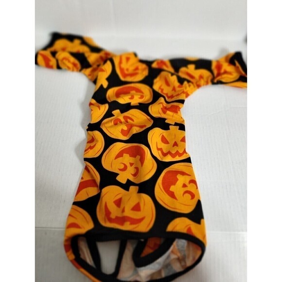 Dog Black With Orange pumpkins Stretchy Tshirt size Med - Picture 1 of 11